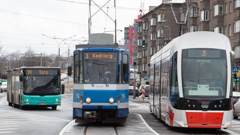 Город взял под усиленный контроль использование полос для общественного транспорта