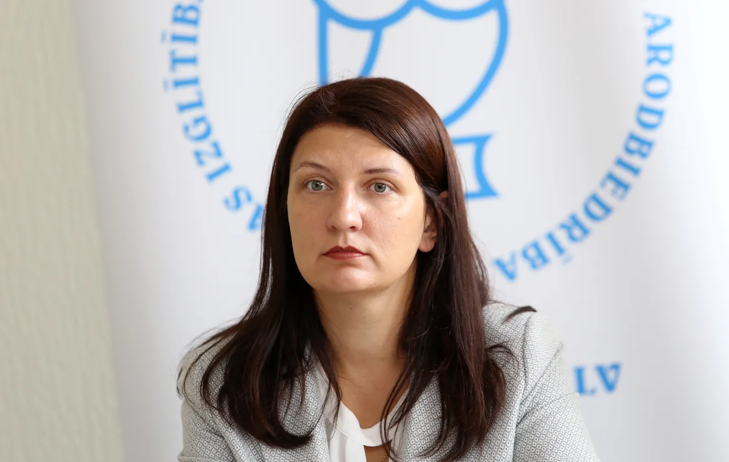 Latvijas Izglītības un zinātnes darbinieku arodbiedrības (LIZDA) priekšsēdētāja Inga Vanaga piedalās preses konferencē, kurā paziņo un komentē LIZDA aptaujas rezultātus par augstākās izglītības mācībspēku darba apstākļiem Latvijā.