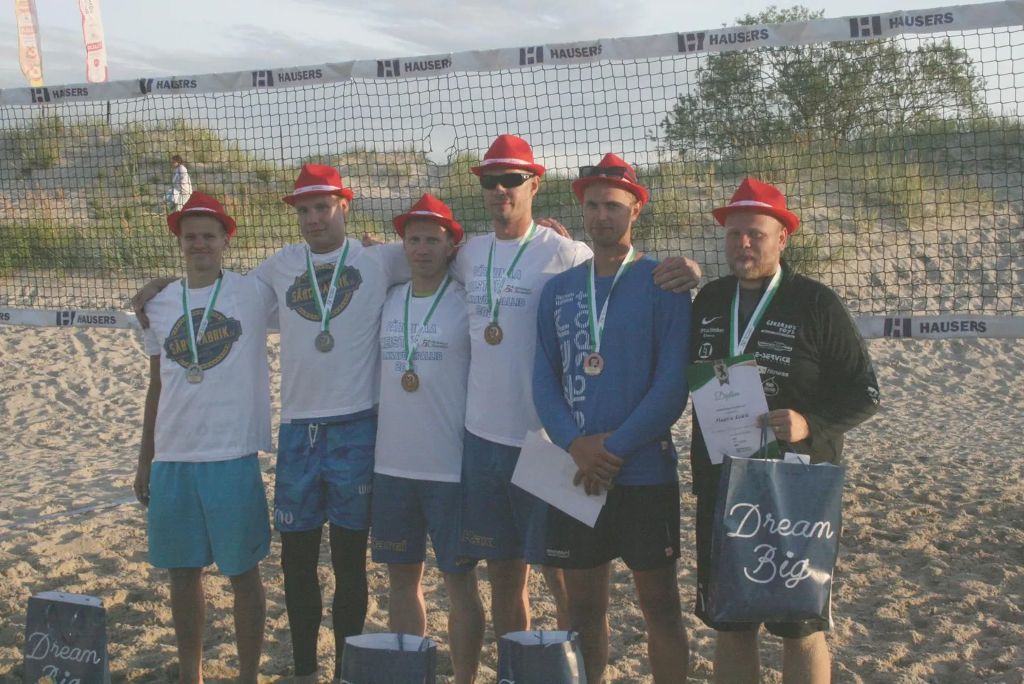 Pärnumaa rannavolle meistrivõistluste meeste arvestuse esikolmik.