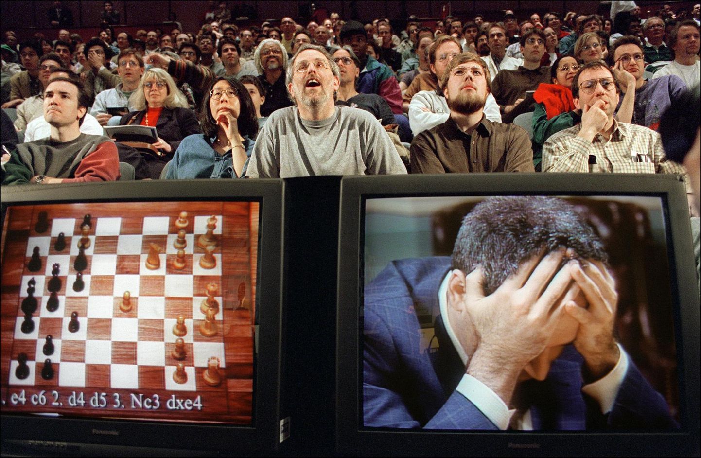 Garry Kasparov Deep Bluega peetud 6. malematši lõppedes 11. mail 1997. 19. käigult võitis Deep Blue Kasparovit lõppkokkuvõttes seisuga 3,5:2,5