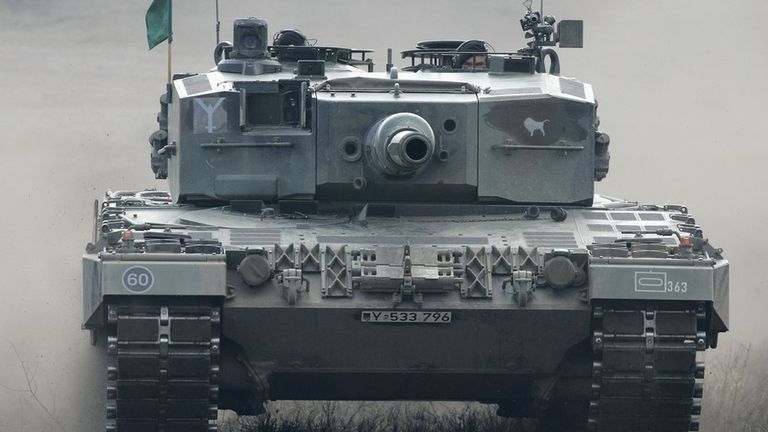 Leopard 2A4 можно внешне отличить по плоской лобовой броне башни