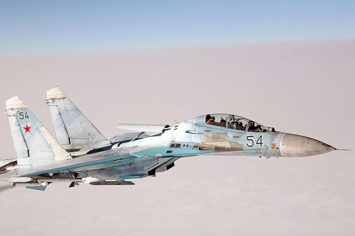 Истребитель Су-27.