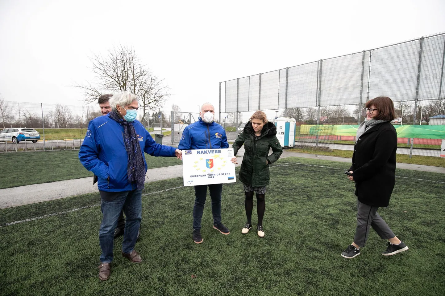 ACES Europe’i president Gian Franceco Lupattelli (vasakul) hindab Rakvere inimeste teotahet ja entusiasmi. Ringkäigul olid kaasas Rakvere abilinnapea Laila Talunik (paremal) ja spordikeskuse direktor Ave Sats (paremalt teine).