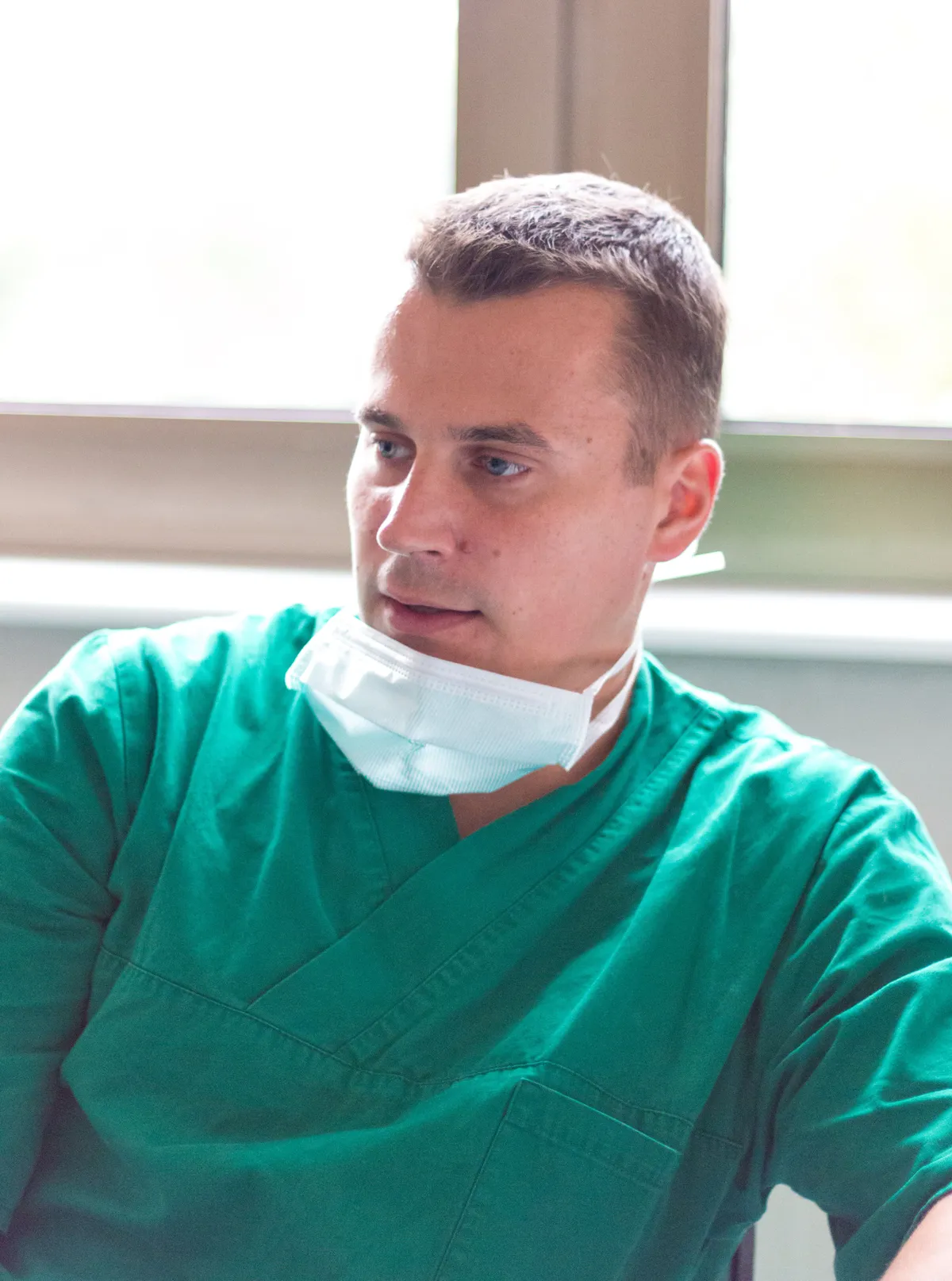 Lõikuse teeb doktor Karpar Rõivassepp.