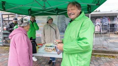 Keskerakond jagas sünnipäeva puhul kringlit, õhupalle ja suuri lubadusi