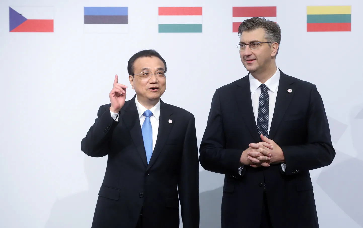 Hiina peaminister Li Keqiang ja Horvaatia peaminister Andrej Plenković reedel Dubrovnikis Hiina ja 16 Kesk- ja Ida-Euroopa riigi tippkohtumisel.