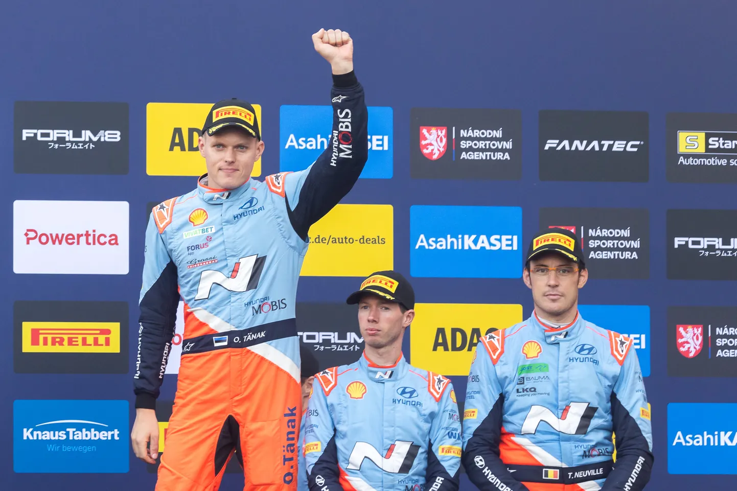 Ott Tänak (vasakul).