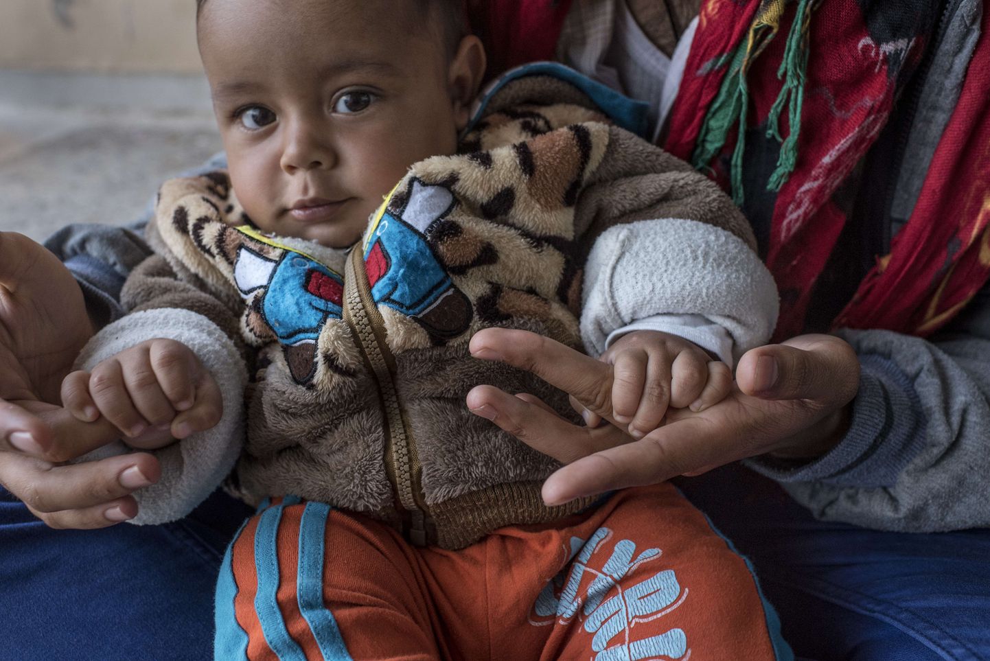 Kreekasse Lesbose saarele jõudnud afgaani migrandi laps.