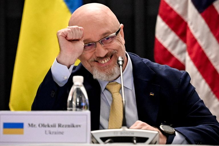 Ukraina kaitseminister Oleksii Reznikov on ametlkult NAFO fella.