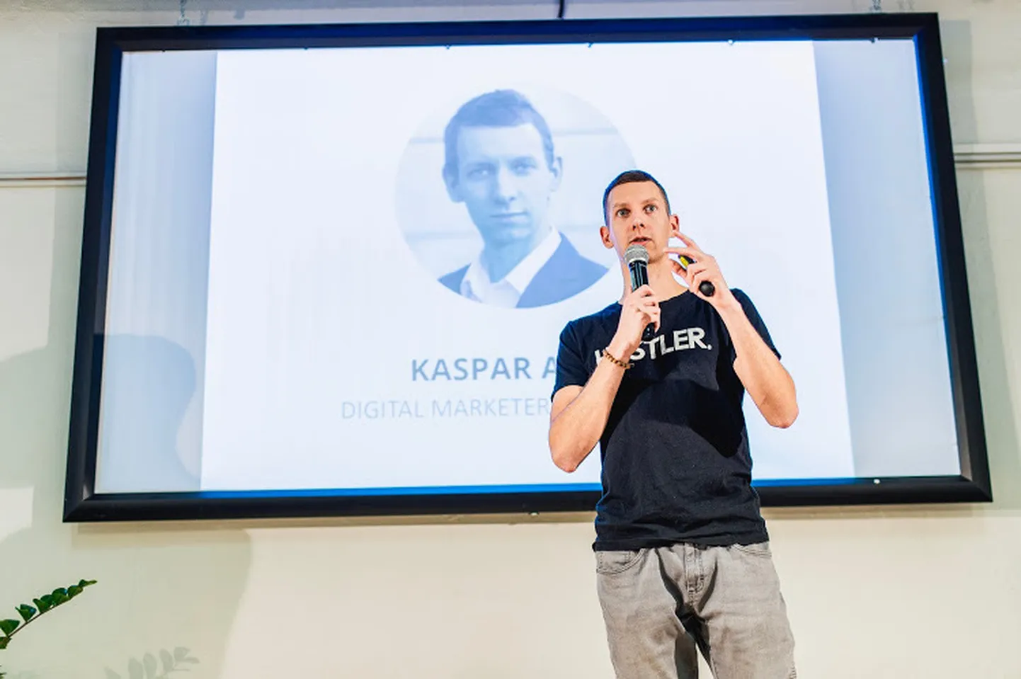 Kaspar Aren.