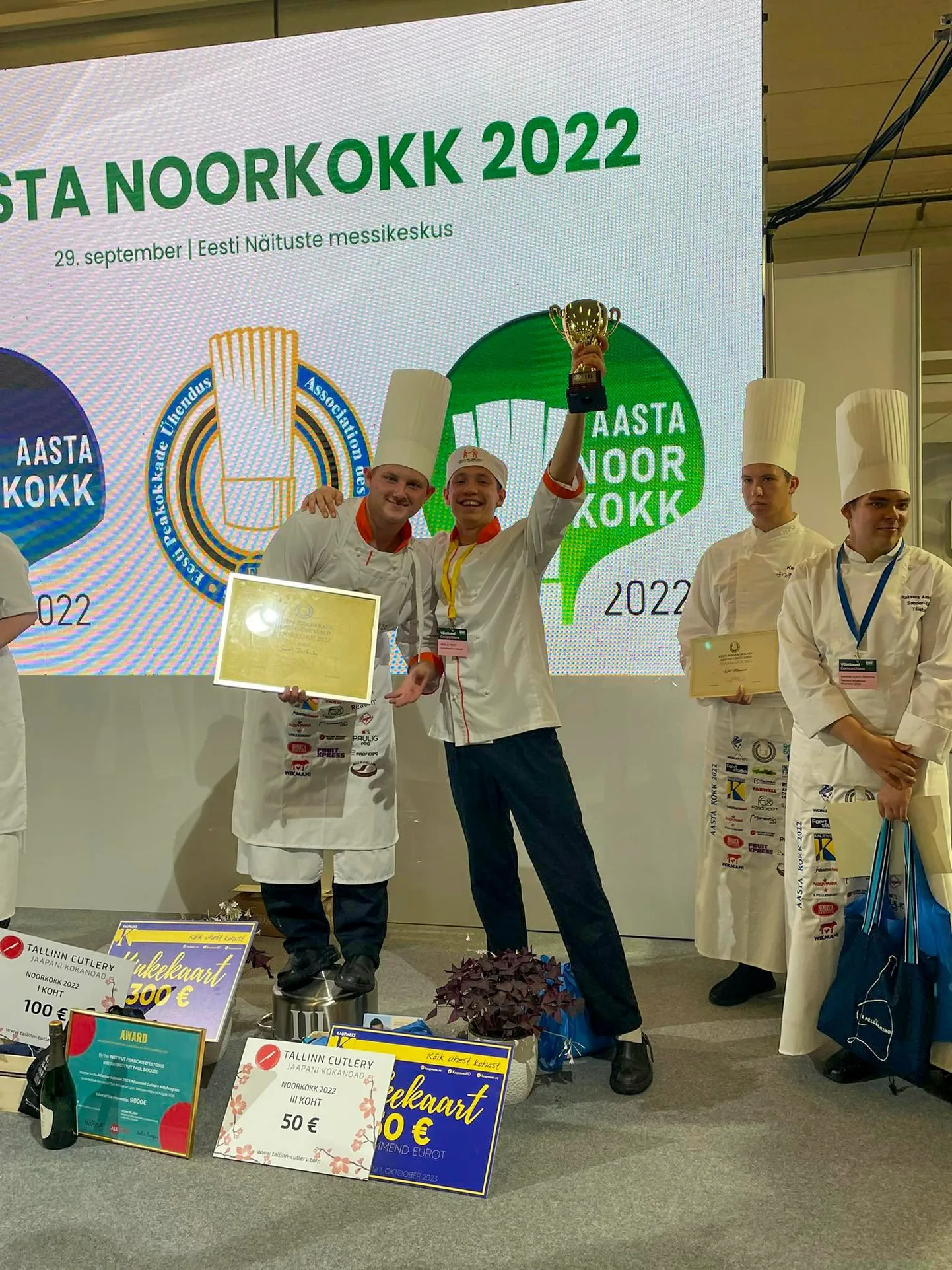 Noorkokk Sass Kesküla ja tema abikokk Meelis Teder.