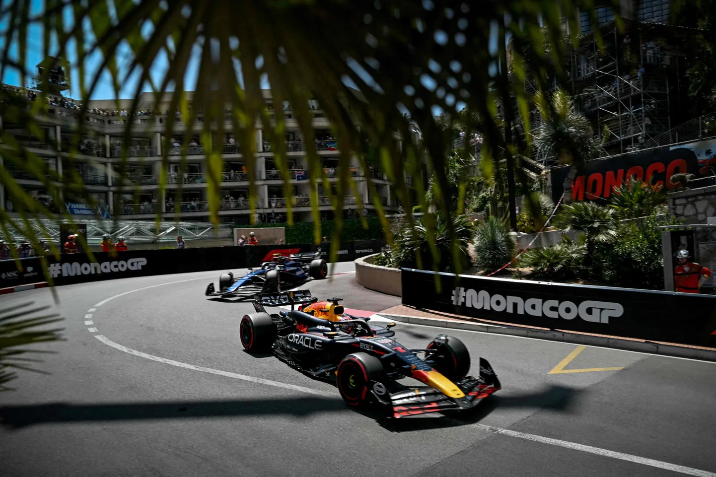 Max Verstappen Monaco tänavarajal.