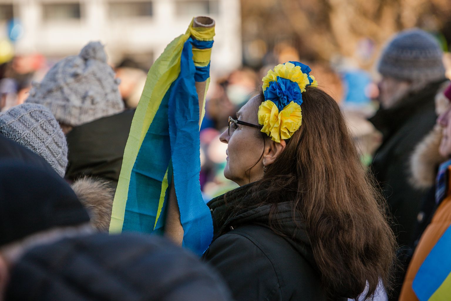 Pärnu meeleavaldus Ukraina toetuseks ja sõja vastu Iseseisvuse väljakul.