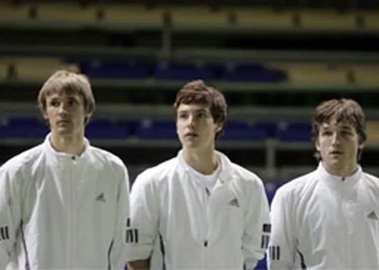 Latvijas tenisa valstsvienība. No kreisās uz labo - Andis Juška, Ernests Gulbis, Deniss Pavlovs. 
