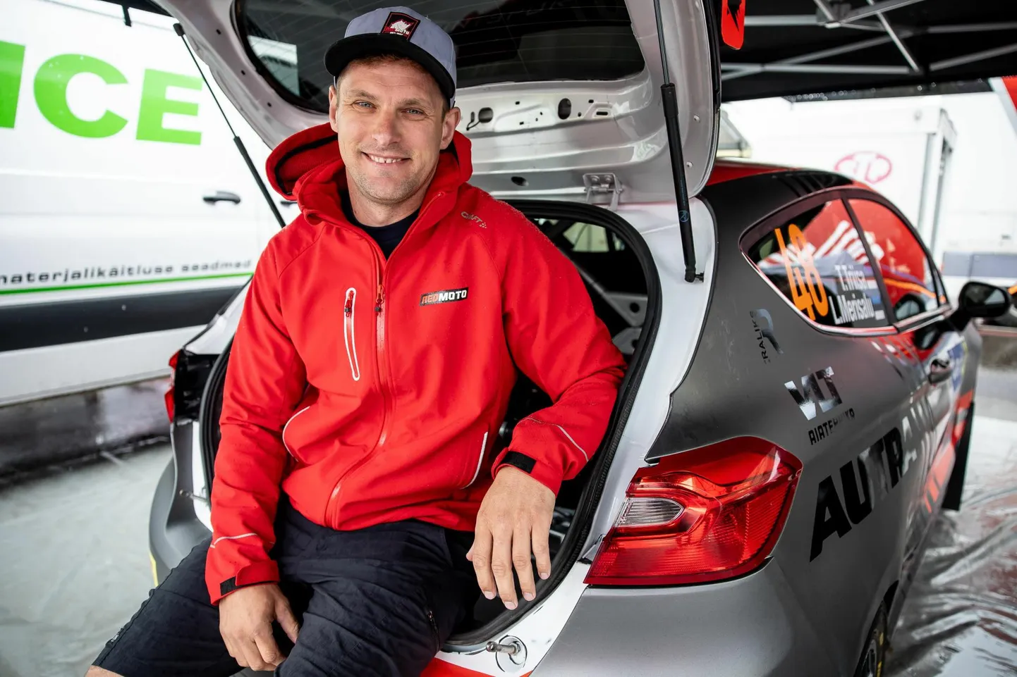 Rally Estonia tähistab Toomas Triisa karjääris alles viiendat autoralli starti. Ta tunnistab, et arenguruumi on tal veel kõvasti, kuid võitlejahingega motomees tahab rallimaailmas tegusid teha.