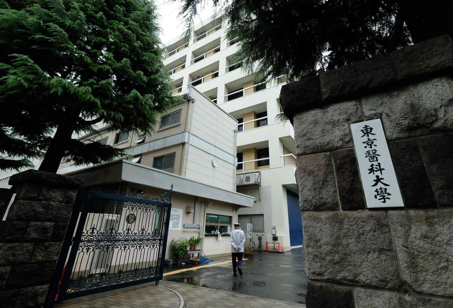 Tokyo meditsiiniülikooli sissepääs.