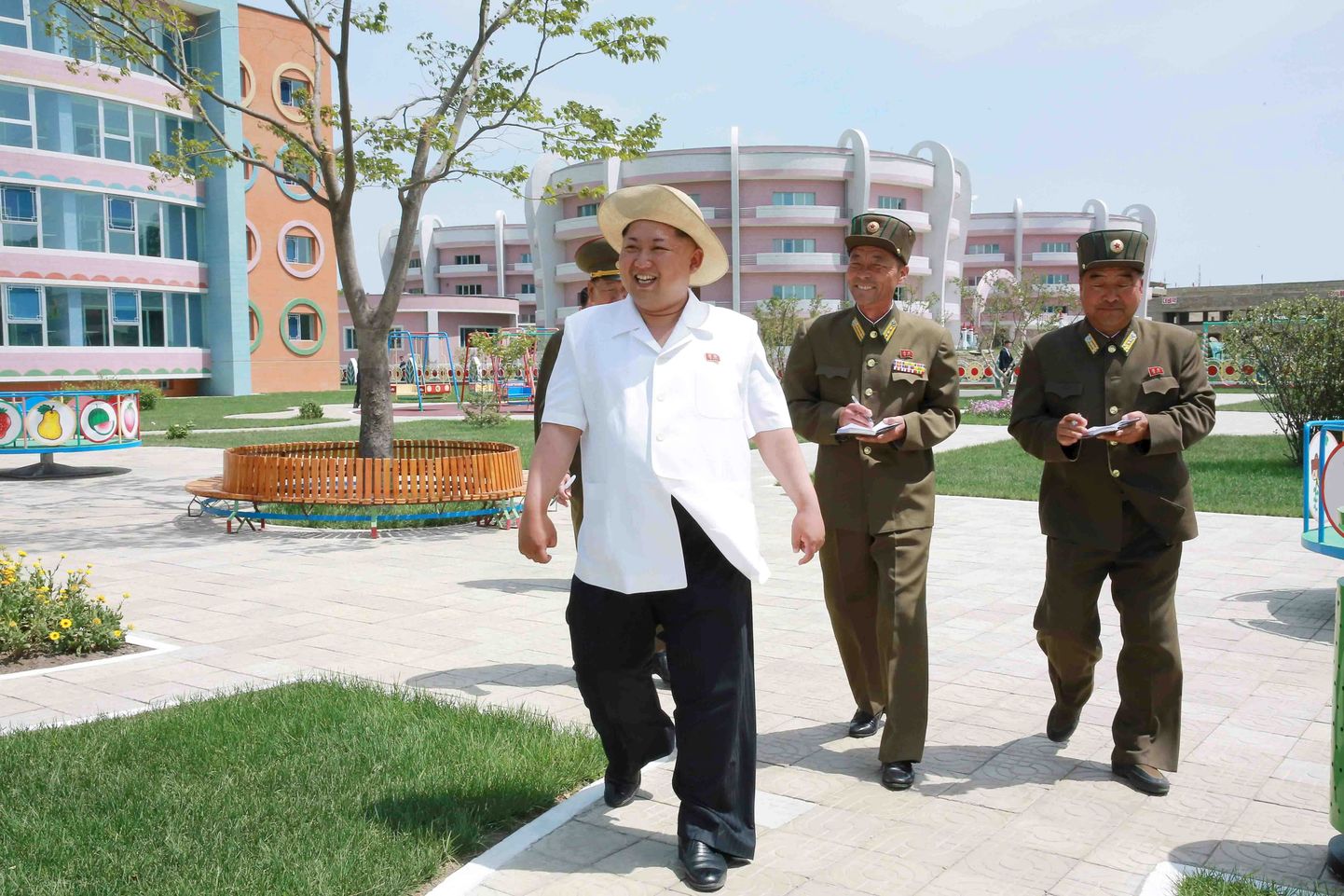 Põhja-Korea juht Kim Jong-un 2017 visiidil kuurortlinnas Wonsanis