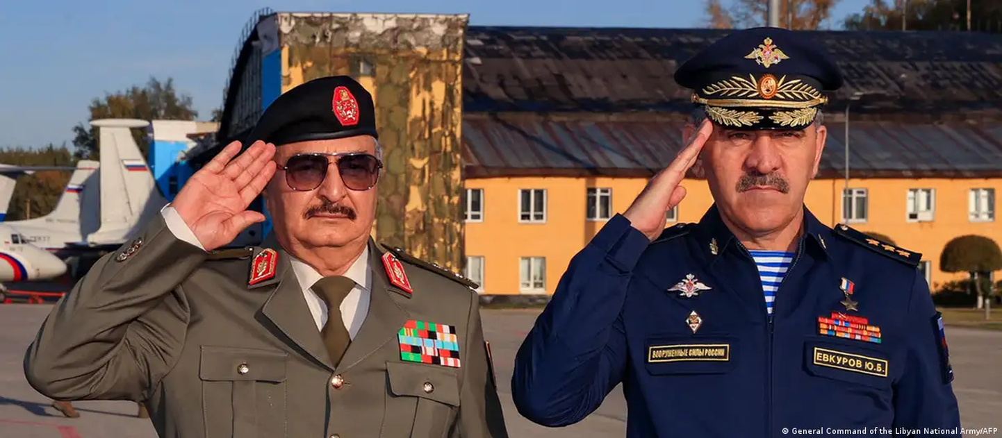 Ливийский генерал Халифа Хафтар и замминистра обороны РФ Юнус-Бек Евкуров, сентябрь 2023 года