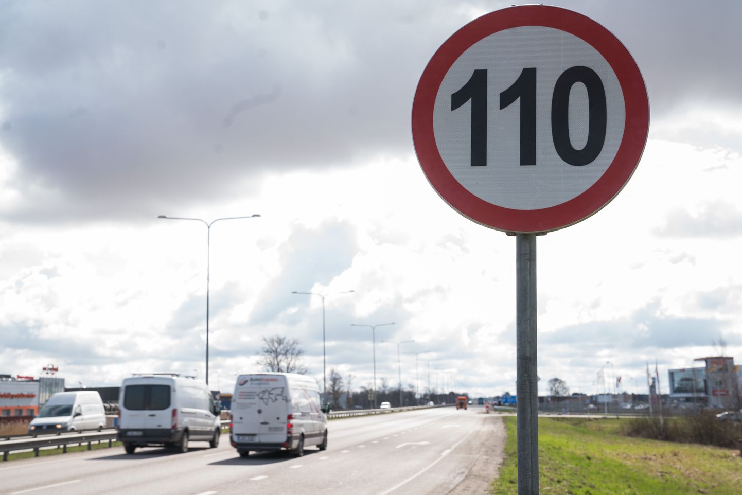 Ограничение скорости 110 км/ч на Тартуском шоссе. Иллюстративное фото.