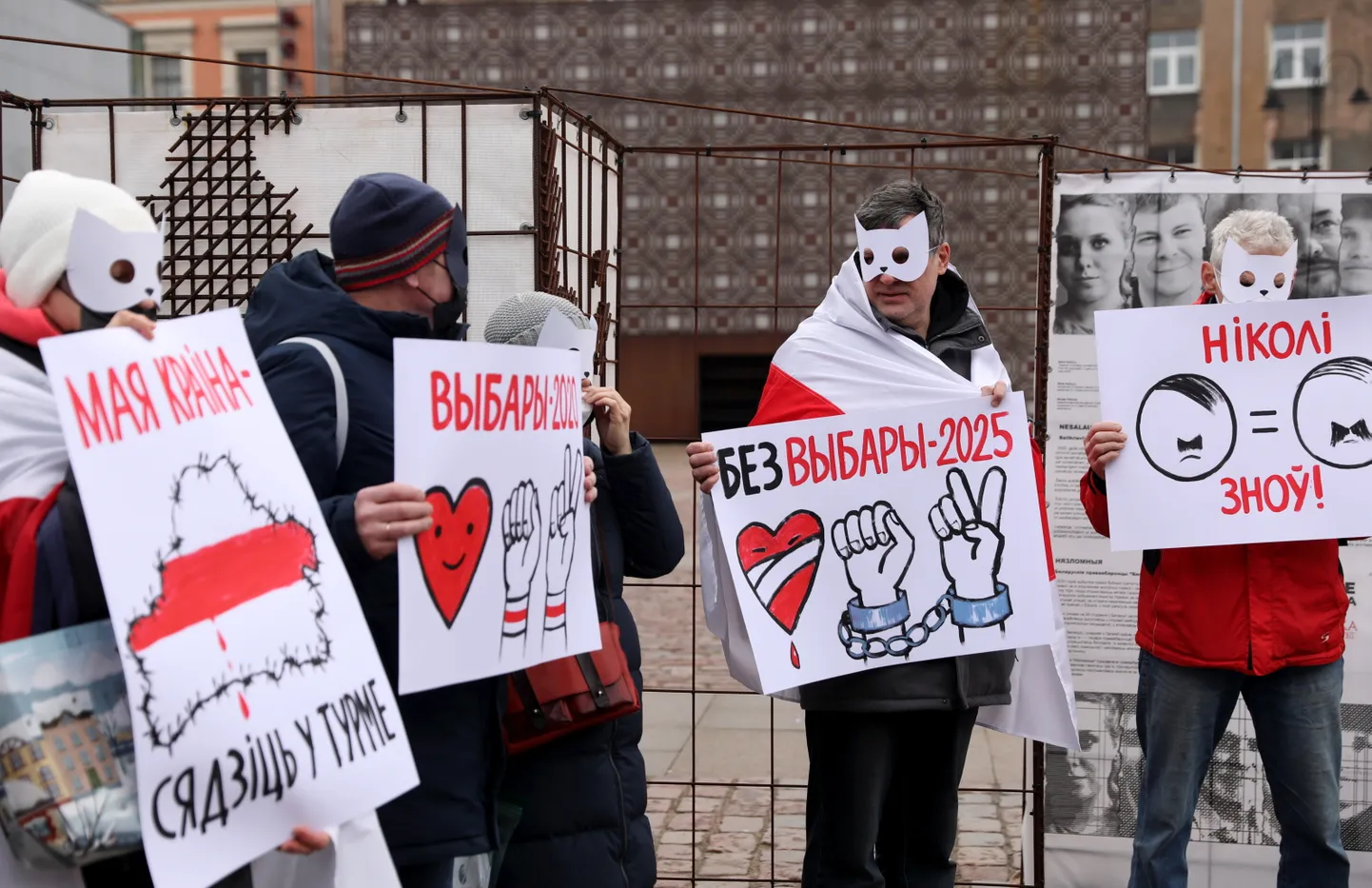 Asociācijas "Supolka" organizēts pikets Strēlnieku laukumā pret kārtējo prezidenta vēlēšanu imitāciju Baltkrievijā.