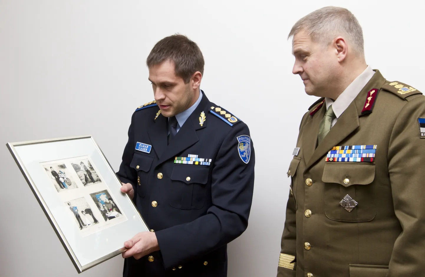 Kaitseväe juhataja kindralmajor Riho Terras (vasakul) ning Politsei- ja Piirivalveameti peadirektor politseikolonel Elmar Vaher