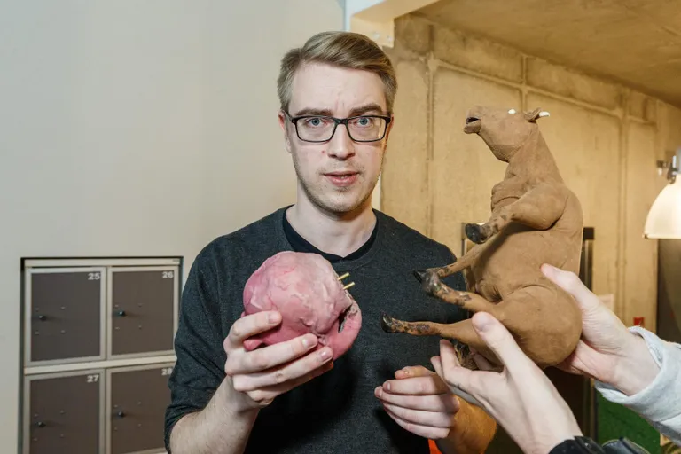 Režissöör Oskar Lehemaa.