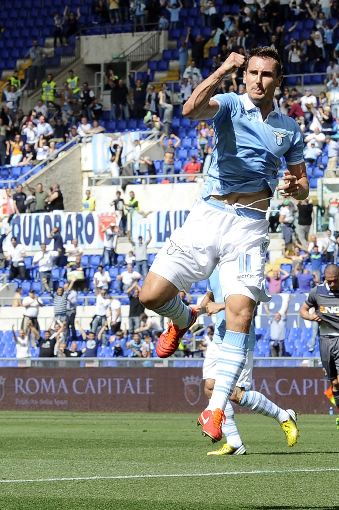 Miroslav Klose väravat tähistamas.