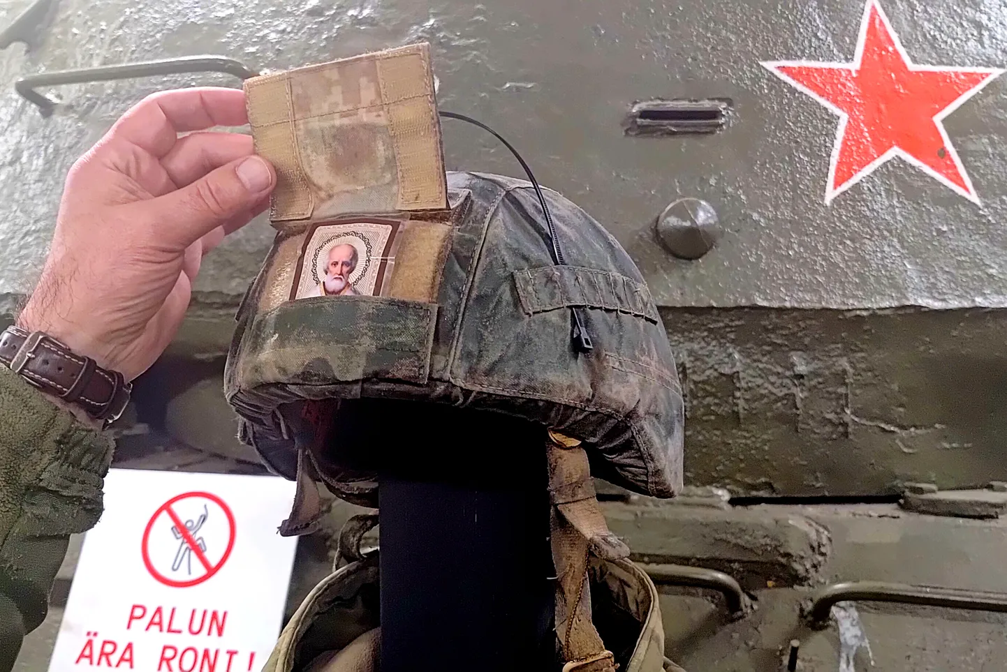 Один из трофеев, добытых бойцами ВСУ на полях войны в Украине, Эстонский военный музей, апрель 2025 года.