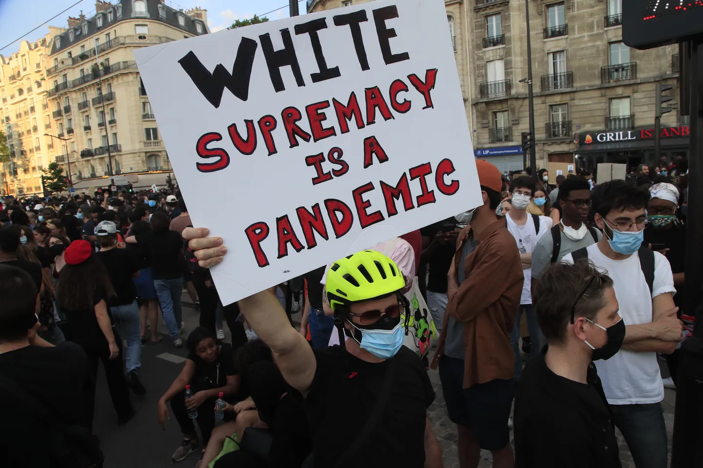 Prantsusmaal kasutas politsei meeleavaldajate vastu pisargaasi.
