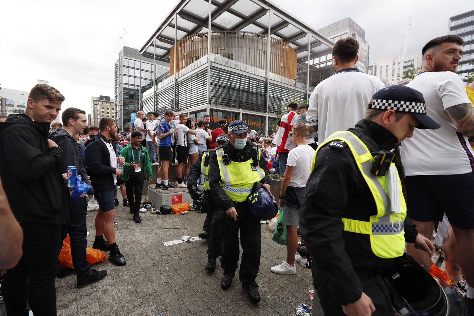 Politsei töötab Wembley staadioni ümbruses kõrgentatud tähelepanuga.