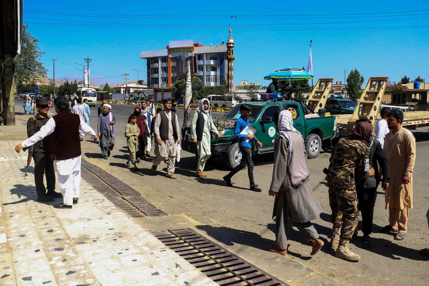 Talibani turvakontroll Kabulis enne loya jirgat.