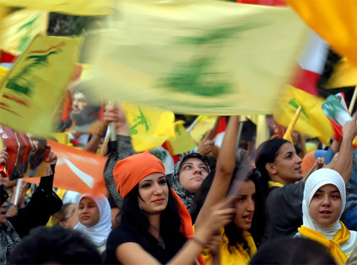 «Hezbollah» atbalstītāji Beirutā.