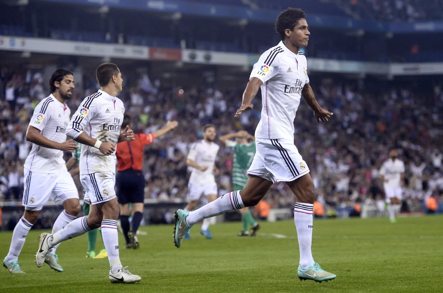 Raphael Varane (paremal) lõi Reali kasuks karikamängus kaks väravat.