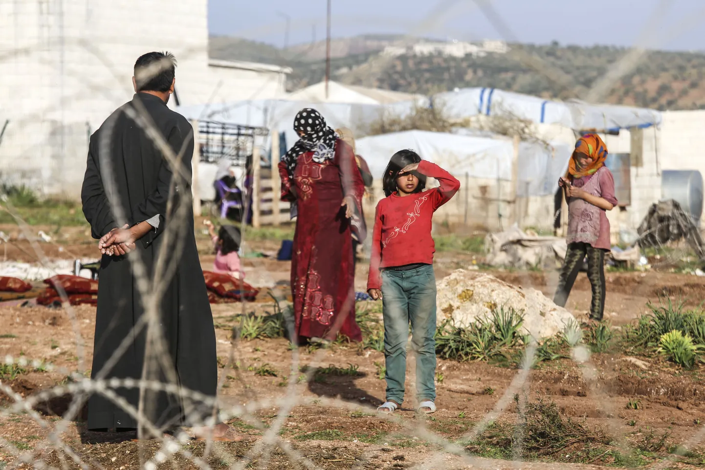 Idlib 2015-03-09
IDLIB, SYRIA - MARCH 9: Syrians are seen in a refugee camp near Atme town of Syria on the border with Turkey, March 9, 2015. Syrians fleeing war and left their homes in Atme town of Syria's Idlib stay in handmade tents and struggle with difficult conditions. Refugees taking shelter in the area near Reyhanli district of Turkey's Hatay province are uneasy about the ongoing war in addition to food shortage and heavy winter. In the camp which is hosting around 50,000 Syrians, refugees have problems on water and electricity supply, food and health service and the camp is expanding every passing day. Cem Genco / Anadolu Agency
Photo: Cem Genco / AA / TT / kod 10611
***USA, U.K., CANADA AND FRANCE OUT***
***BETALBILD***