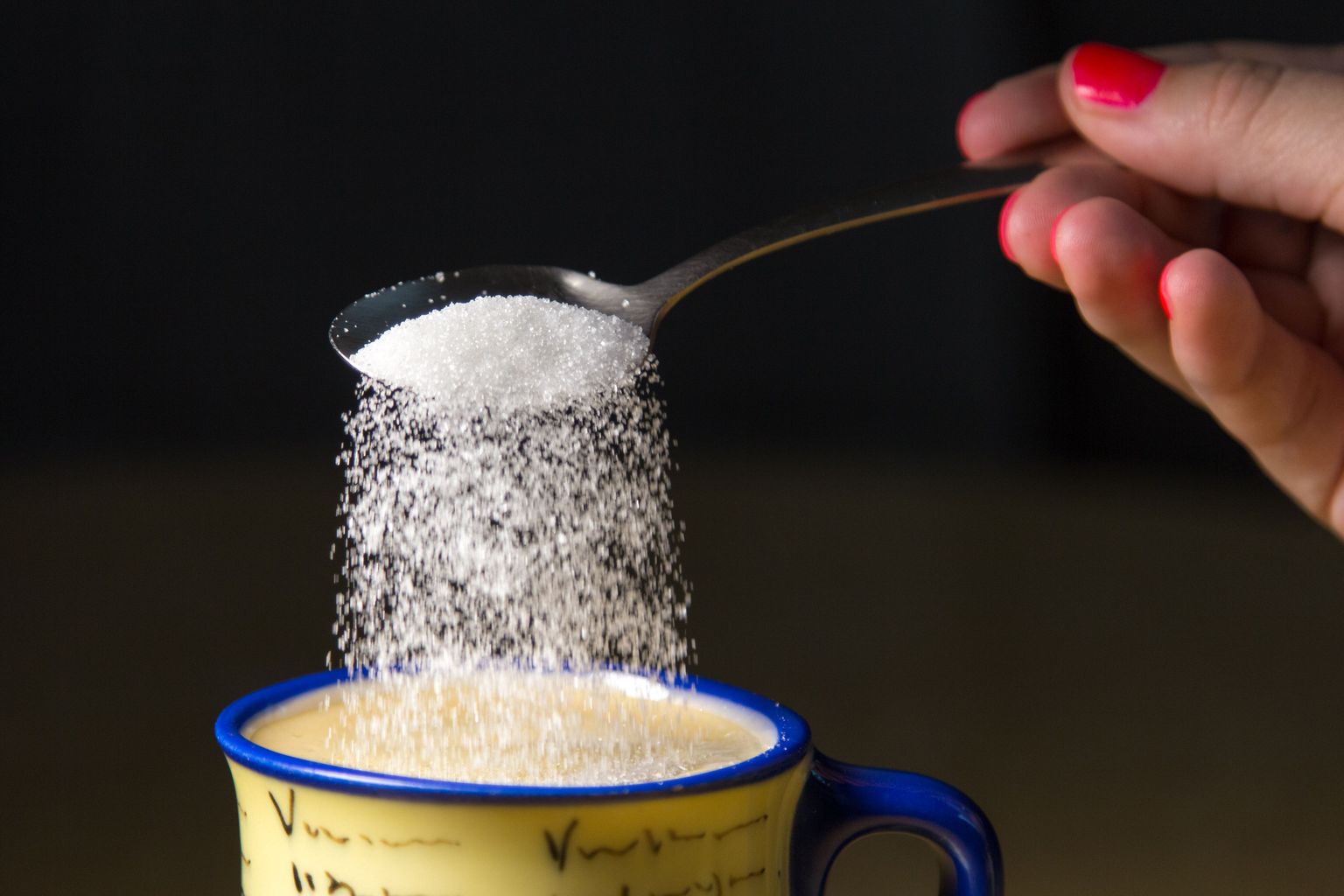 Kilo suhkrut maksis kolm aastat tagasi kõvasti üle euro, praegu saab selle kätte vähem kui viiekümne sendiga.
