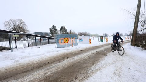 Rahvas ületab raudteed ohtlikus kohas, sest Variku tunnel ootab kasutusluba