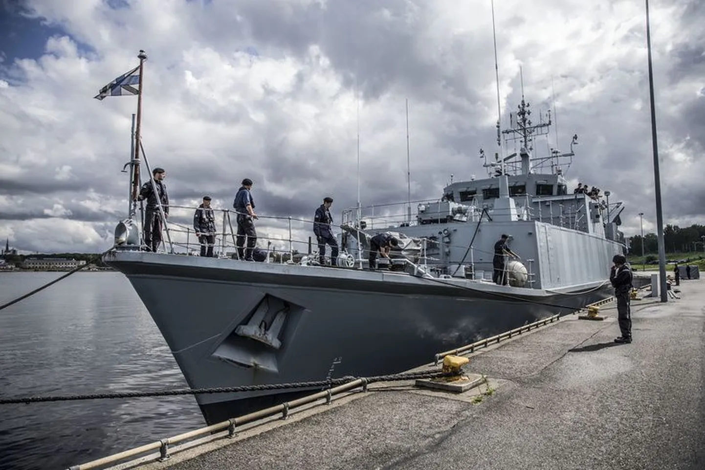 Тральщик военно-морских сил Эстонии Sakala.