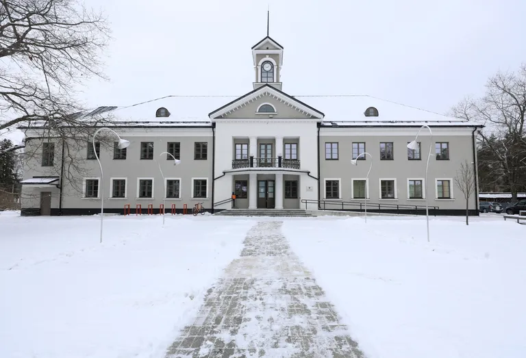 Pärast remonti on vallamaja välisfassaad endisest veidi tumedam, kuid olulisi ümberehitusi peale ratastooliga liikumiseks vajaliku kaldtee majale ei tehtud.