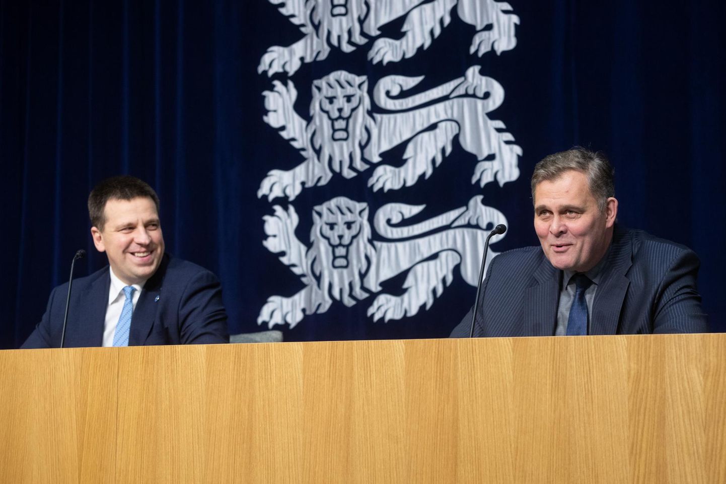 Valitsuse pressikonverents 12. novembril. Pildil Jüri Ratas ja Raivo Aeg.