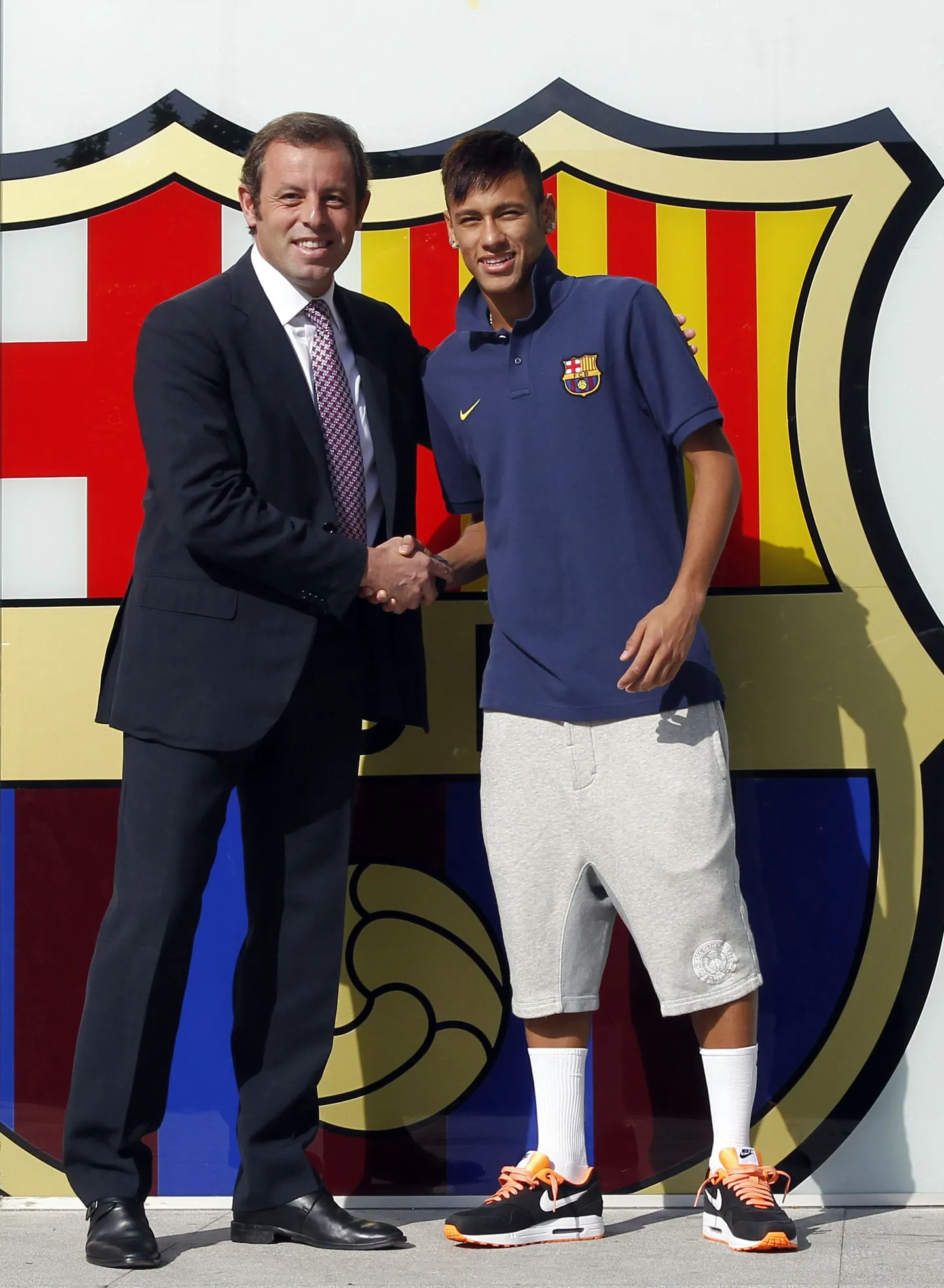 FC Barcelona president Sandor Rosell (vasakul) koos tiimi suvise suurostu Neymariga.