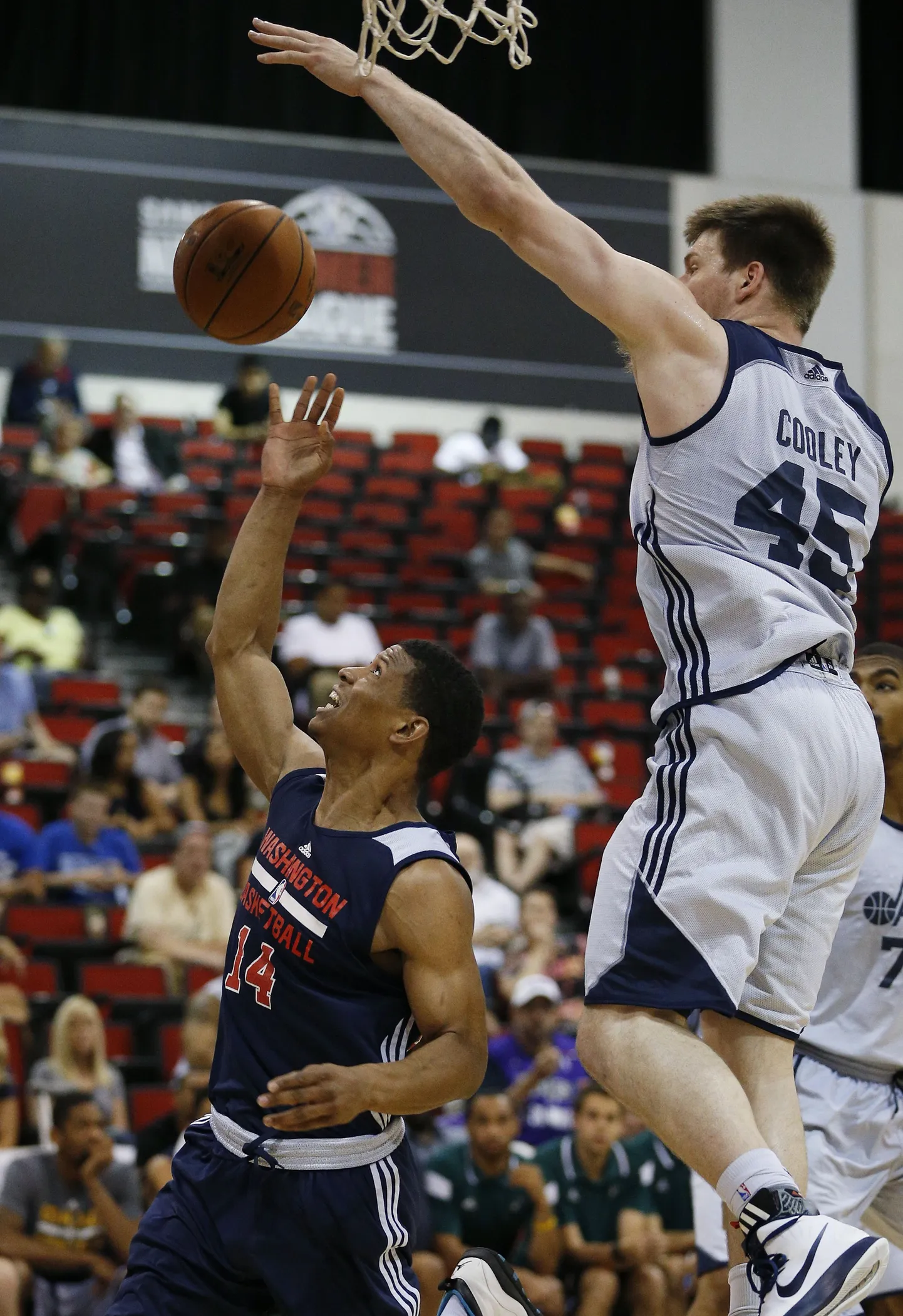 Scott Machado (vasakul) näitas NBA suveliigas häid esitusi
