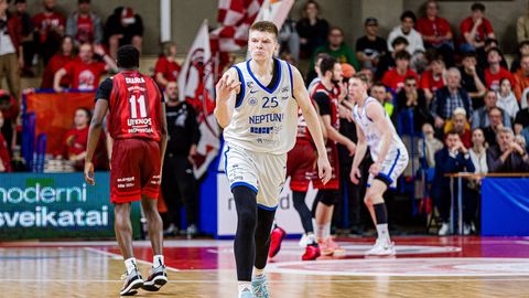 NOSKATIES ⟩ Šiliņš pēc Lomaža piespēles gūst uzvar