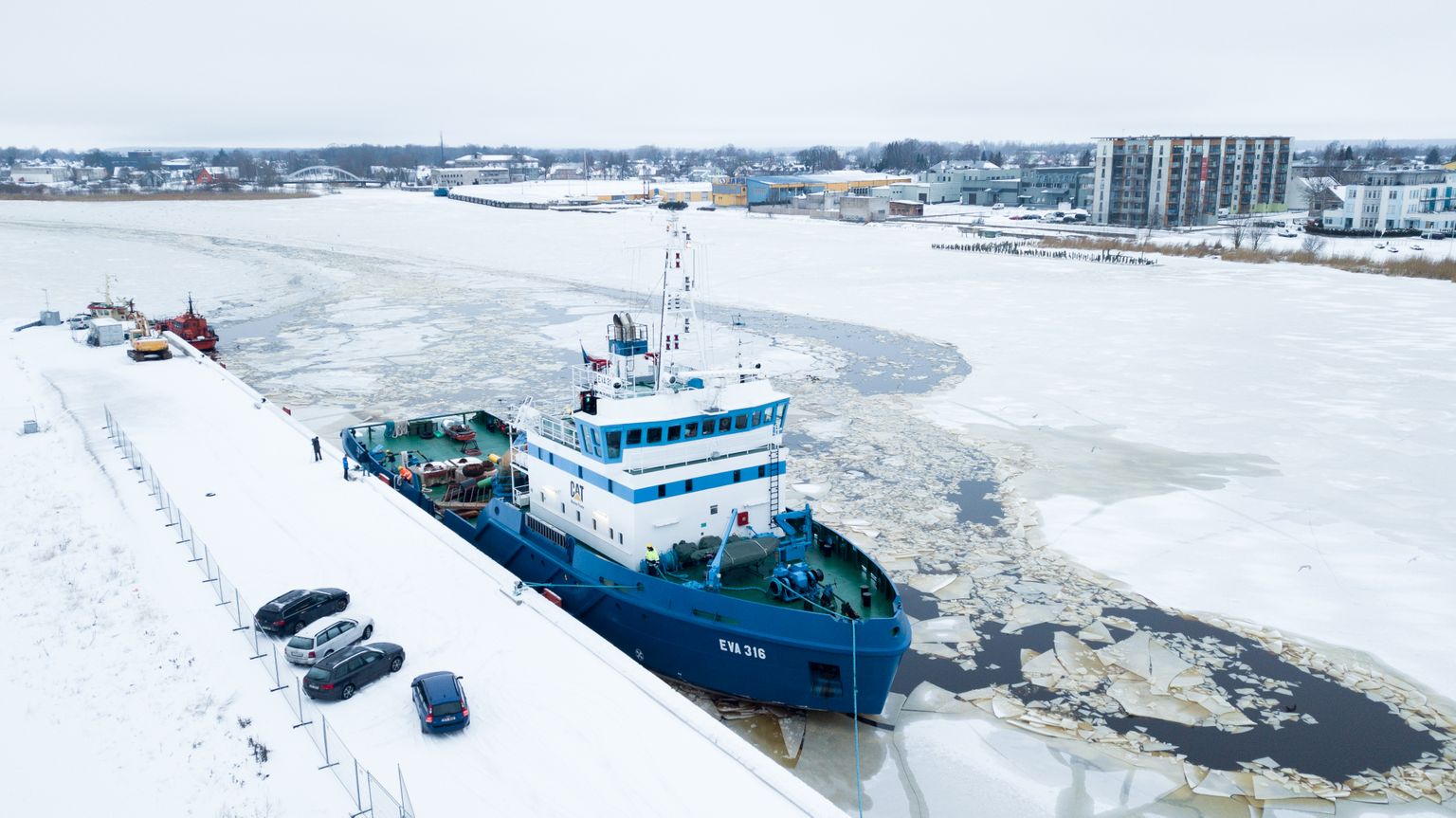 13. jaanuar 2019. Veeteede Ameti mitmeotstarbeline laev EVA-316 jõudis Pärnu lahel ja Liivi lahel jäämurdetööde tegemiseks Pärnusse.