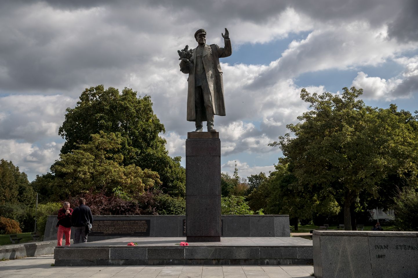 Nõukogude Punaarmee marssali Ivan Konevi ausammas Praha kuuendas linnajaos, mille võimud on otsustanud kuju teisaldada.