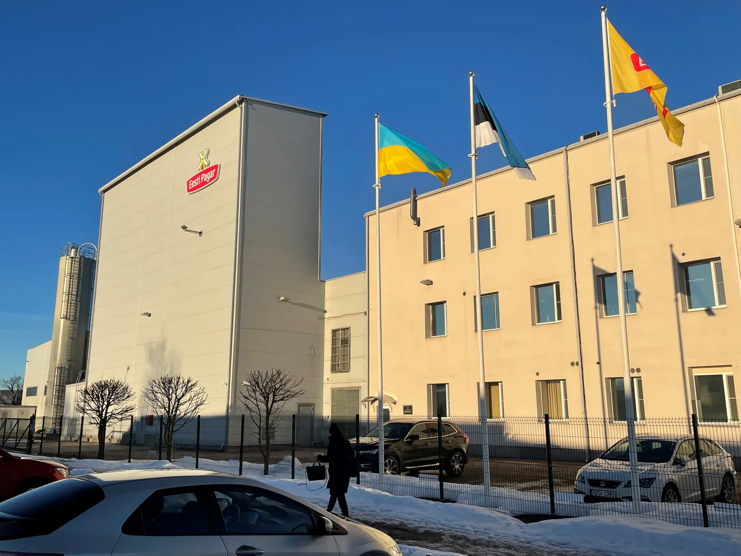 Paides ettevõtte Eesti Pagar juures on heisatud Ukraina lipp.