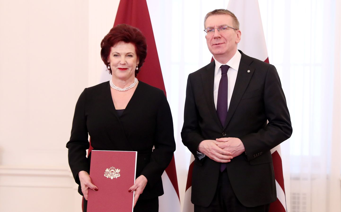 Latvijas vēstniece Nīderlandē Solvita Āboltiņa un Valsts prezidents Edgars Rinkēvičs akreditācijas vizītes laikā Rīgas pilī.