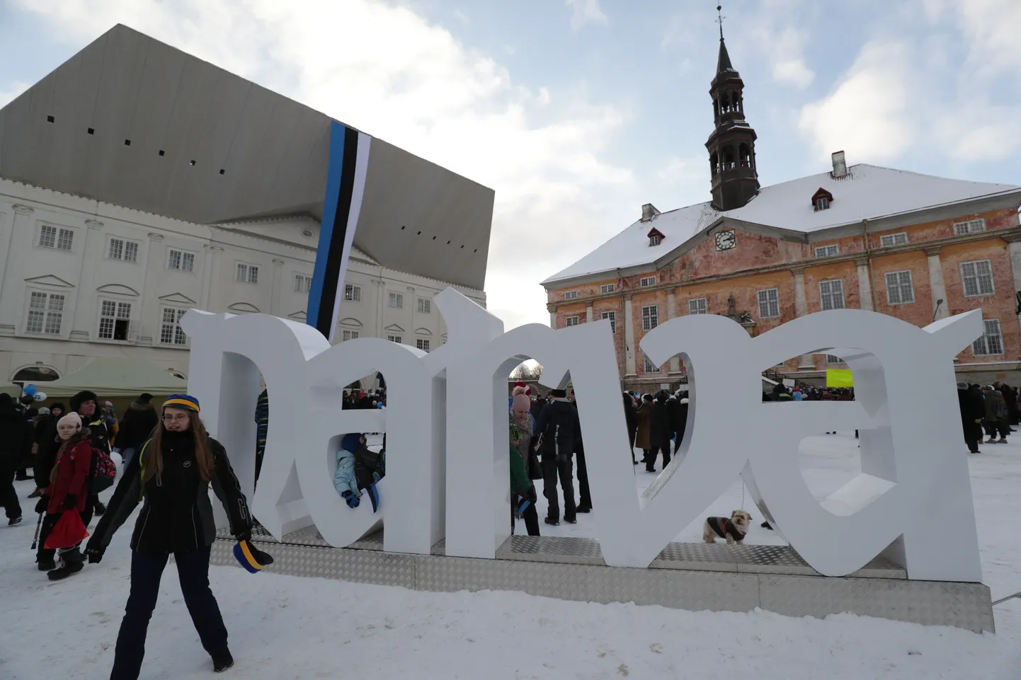 Vabaõhuaktus Narva raekoja platsil ja noortekontsert Astri keskuses