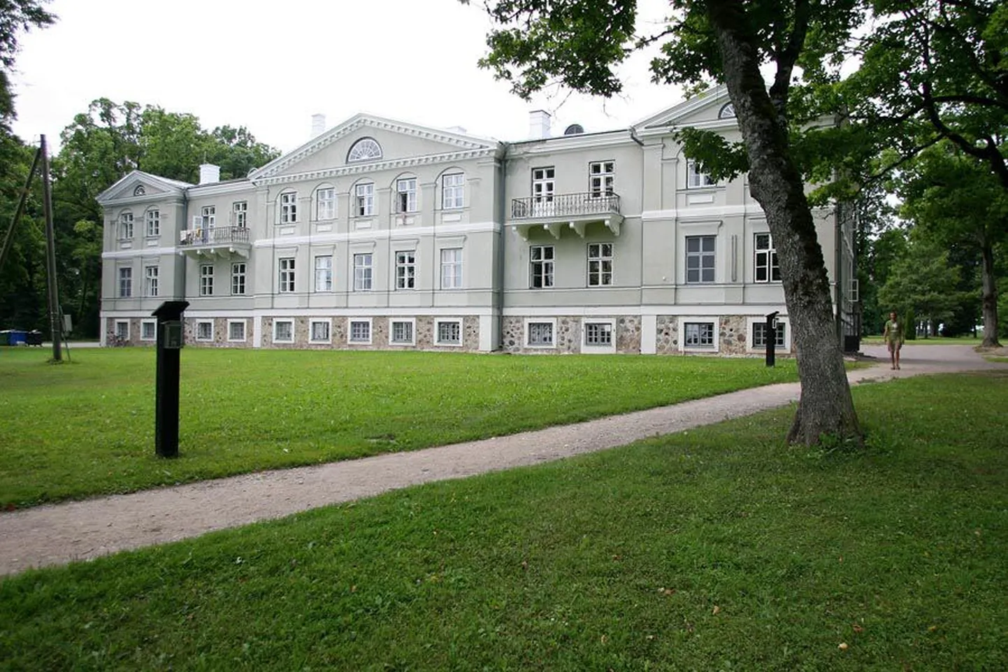 Mõisamängus ka sel aastal kaasa lööva Suure-Kõpu mõisa peahoone valmis arhitekt Emil Julius Straussi projekti järgi 1847. aastal.