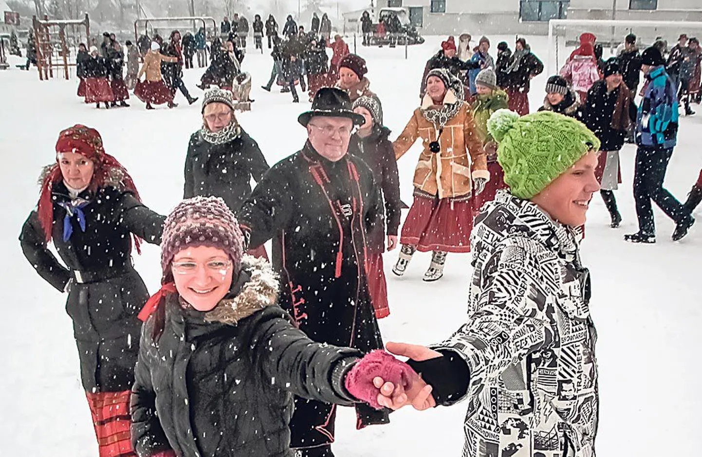 Lindil peetud Audru valla esimesel talvisel tantsupeol lõid kaasa naabridki.