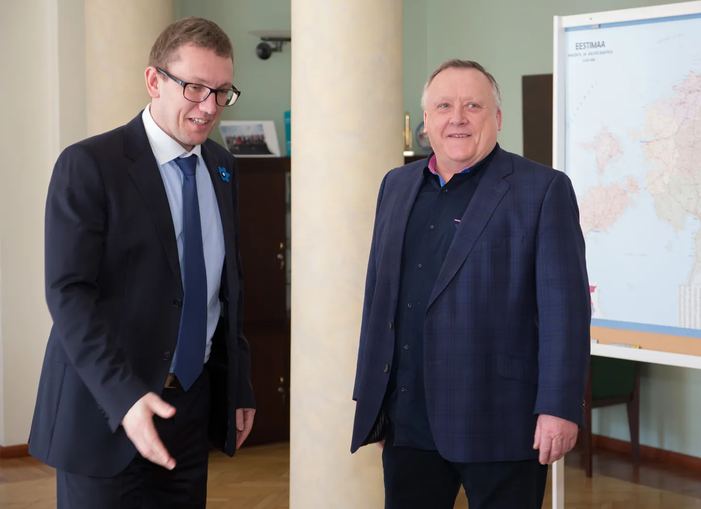 Vjatšeslav Leedo endise majandusministri Kristen Michali juures.